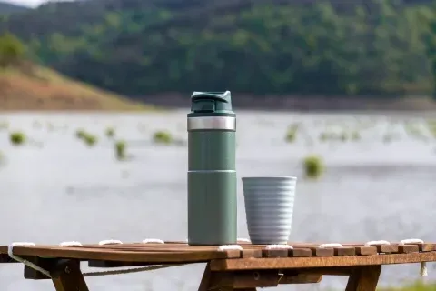 reusable-bottle-outside-picnic-table